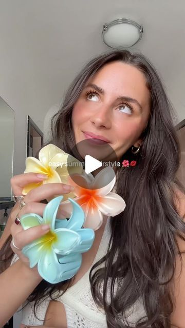 𝓁𝒾𝓁𝓁𝓎✮ on Instagram: "Easy summer claw clip hairstyle 🌺 the flower clips are 🔗 on my Amazon storefront under summer favorites!   #reels #reelsinstagram #hairstyle #summerfashion #fashion #style #ootd #amazonfinds #hair #easyhairstyles" Flower Clip Hairstyles Half Up Half Down, Flower Hair Clips Hairstyle, Flower Claw Clip Hairstyles, Flower Clip Hairstyles, Summer Claw Clip, Flower Claw Clip, Claw Clip Hairstyle, Clip Hairstyle, Clip Hairstyles