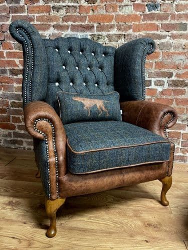 Armchair Upholstery Ideas, Wingback Chair Living Room, Upholstered Chairs Diy, Chesterfield Armchair, Vintage Armchair, Upholstery Armchair, Campaign Furniture, Reupholster Furniture, Wingback Armchair