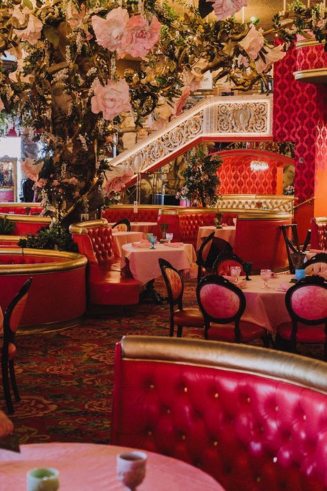 Madonna Inn Elopement, 50s Wedding Theme Vintage, Wedding Venues Retro, Valentine Themed Wedding, Upstage The Bride Wedding Theme, Madonna Inn Aesthetic, Cool Wedding Venues, Pink Vegas Wedding, Retro Aesthetic Wedding