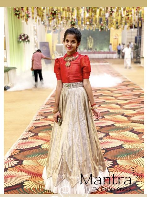 Crop Top Dresses Indian, Jackard Blouse Design, Long Skirts For Kids, Kids Lahenga Ideas, Girls Crop Tops Lehnga, Pattu Crop Top Blouse Designs, Pattu Lehenga Blouse Designs Crop Tops, Blouse For Lehenga Crop Tops, Croptops Lehenga Designs