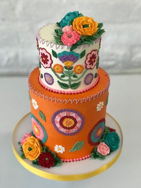 Wedding Cake Mexican Theme, Quince Cakes Mexican Theme, Mexico Theme Cake, Mexican Inspired Wedding Cake, My First Fiesta Cake, Mexican Themed Birthday Cake, Mexican Cake Design, Coco Inspired Party, Mexican Graduation Cake