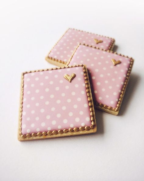 Sweet polka dots Artisan Cookies, Square Cookies, Valentine Sugar Cookies, Royal Iced Cookies, Decorações Com Comidas, Cookie Connection, Themed Cookies, Sugar Cookie Designs, Valentines Day Cookies