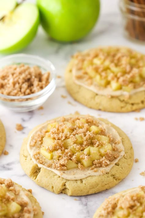 Apple Crumb Cake, Crumble Cookie Recipe, Caramel Apple Cookies, Apple Crumb Cakes, Fall Cookie Recipes, Apples And Cinnamon, Apple Pie Cookies, Apple Crumb, Brown Sugar Cookies