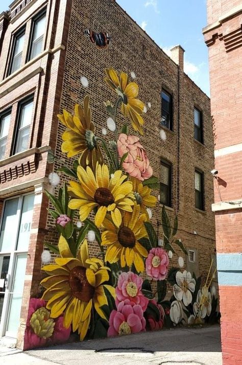 Graffiti Art On Buildings, Street Wall Art Painting, Street Art Mural Wall Paintings, Garden Graffiti Wall, Brick Mural Ideas, Graffiti On Buildings Street Art, Garden Wall Murals Painted, Chicago Murals Street Art, House Graffiti Wall Art