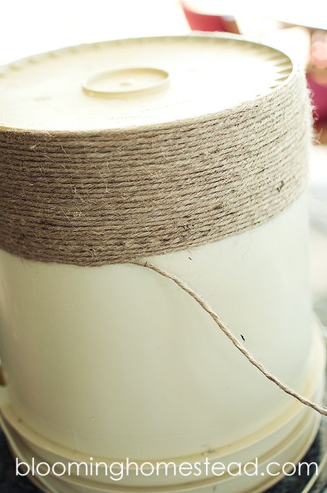 DIY Jute Bucket Makeover - Blooming Homestead Bucket Makeover, Diy Para A Casa, Old Bucket, Twine Crafts, Bucket Planters, Diy Rope Basket, Homesteading Diy, Rope Diy, Jute Crafts