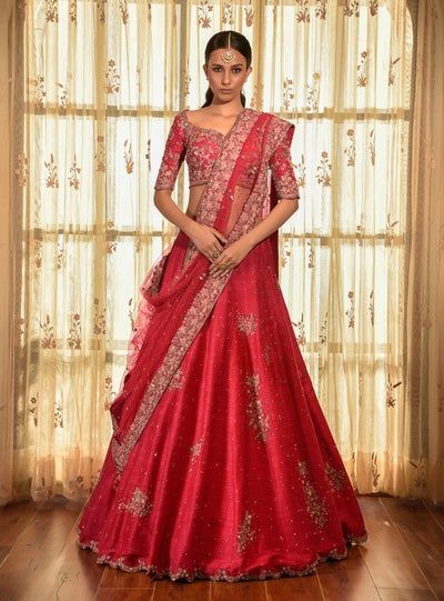 Kalidar Lehenga, Dolly J, Raw Silk Blouse, Raw Silk Lehenga, Silk Anarkali, Border Fabric, Pakistani Style, Lehnga Dress, Red Lehenga