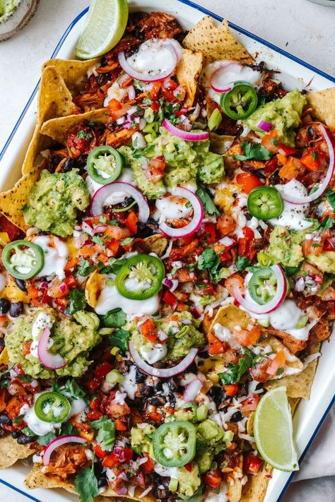 Mexican Tray Bake, Vegetarian Nachos, Wholesome Life, Vegan Nachos, Tray Bake, Vegan Mexican, Vegan Inspiration, Nachos Recipe, Fresh Salsa