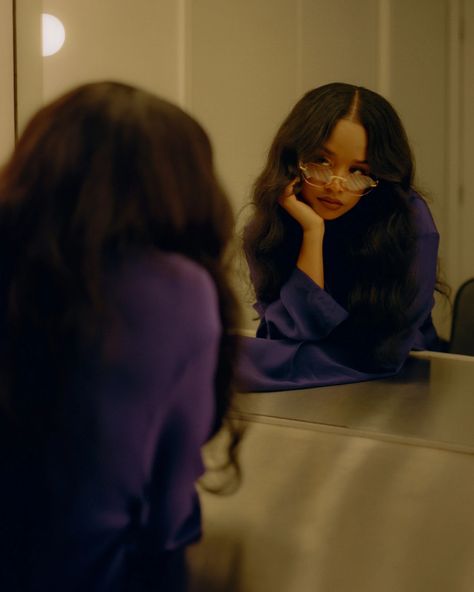 H.e.r Pfp, Rnb Girl Aesthetic, Her Singer Aesthetic, H.e.r. Aesthetic, Her Aesthetic Singer, Her Artist, H.e.r Singer Aesthetic, 2000s R&b Aesthetic, H.e.r Aesthetic Singer