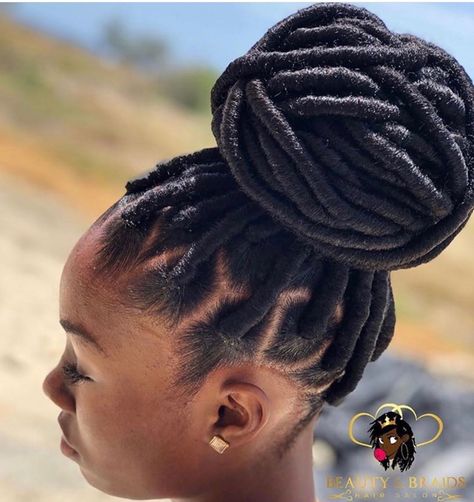 Easy Protective Styles, Neat Bun, Brazilian Wool Hairstyles, Voice Of Hair, Hair Threading, Cornrows Braids For Black Women, Hair Elixir, Short Box Braids Hairstyles, Natural Hair Stylists