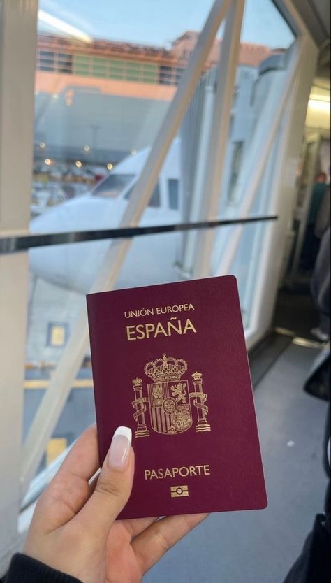 Spanish Passport, Ssn Card, Us Passport, Clone Cards, Spain Aesthetic, Airport Pictures, Passport Online, Visual Board, Travel Wallpaper