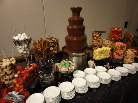 Chocolate Fountain Ideas, Chocolate Fountain Bar, Chocolate Fountain Recipes, Fountain Ideas, Herbalife Shake Recipes, Fondue Party, Chocolate Fountain, Wedding Chocolate, Fruit Bar