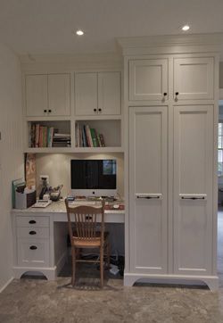 This is a kitchen desk, but it can be adapted for bedroom desk.  Shelves above  desk will be helpful.  Desk design needs to be consistent with cabinets. Kitchen Desk Areas, Beautiful White Kitchens, Cabinet Desk, Office Built Ins, Kitchen Desks, Closet Office, Office Nook, Study Nook, Desk Areas