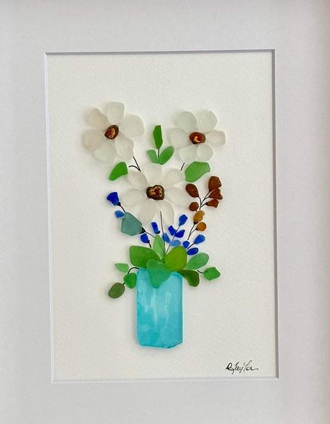 Sea Glass Flower Pictures, Seaglass Flower Art, Sea Glass Art Flowers, Flower Sea Glass Art, Sea Glass Flower Art, Fused Glass Flowers Ideas, Sea Glass Art Ideas, Pebble Art Ideas, Sea Glass Pictures