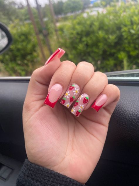 There's a new beauty trend taking over Instagram and it's absolutely stunning. Say hello to "quartz nails". Minimalist Nail, Spring Acrylic Nails, Daisy Nails, Girly Acrylic Nails, Summery Nails, Classy Acrylic Nails, Acrylic Nails Coffin Pink, Acrylic Nails Coffin Short, Summer Acrylic Nails