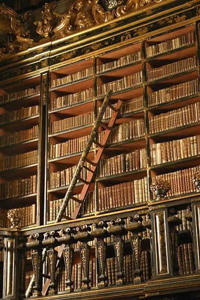 ✍ Bibliophilia sur Twitter : "The Joanina Library (University of Coimbra, Portugal), perhaps the most beautiful university library in the World. http://t.co/EtfG5cuPN2" Portugal Library, Magical Library, Coimbra Portugal, World Library, Library University, Old Libraries, Dream Library, Beautiful Library, Old Library