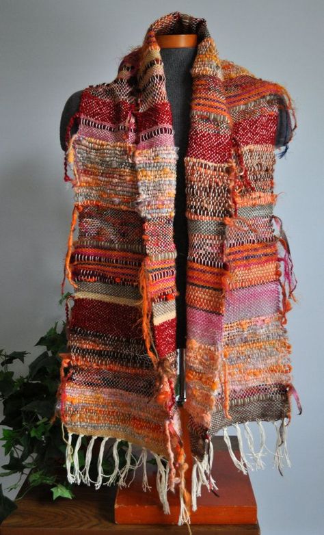 Hand Woven Scarf, Weaving Scarfs, Art Yarn Weaving, Scarf Styling, Saori Weaving, Crochet Poncho Free Pattern, Scarf Patterns, Rigid Heddle Weaving, Woven Scarf