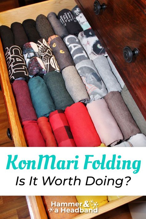 How To Fold Shorts, Konmari Method Folding, Mari Kondo, Dresser Top Organization Ideas, Marie Kondo Organizing, Konmari Folding, Shirt Organization, T Shirt Folding, Fold Clothes