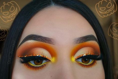 ᴍᴀʀɪᴀʜ ʜᴇʀʀᴇʀᴀ♡ on Instagram: "🎃🍂🎃🍂🎃 - . _________________________________________________________ . . . . Wanted to give y’all all the Halloween/autumn vibes with this look!😩🙌🏻 haven’t played with glitter in a while so I kept it simple✨ hope you guys like it!! . . MAKE-UP DEETS👇🏻 . 🎃 BROWS: @morphebrushes pomade— . . 🍂 EYESHADOW: @baddbeautycosmetics paint me bad palette, @morphebrushes x @cocacola awe together artistry palette— . . 🎃 EYELINER: @revlon liquid pen— . . 🍂 GLITTER LI Fall Makeup Step By Step, Fall Color Eyeshadow Looks, Creative Fall Makeup Looks, Thanks Giving Makeup Ideas, Glam Pumpkin Makeup, Fall Creative Makeup, Pumpkin Inspired Makeup, November Makeup Looks, Fall Eye Makeup Looks