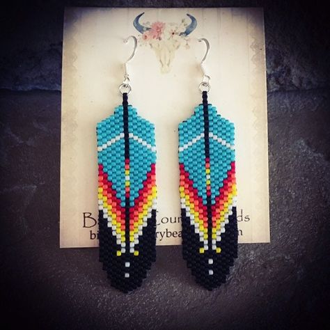 Beaded Feather Earrings, Loom Beading Patterns, Bead Loom Kits, Embroidery Earrings, Beaded Feather, Beading Loom, Seed Bead Jewelry Patterns, Beadwork Earrings, Beaded Earrings Native