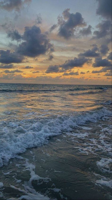 Iphone Wallpaper Ocean, Beach Sunset Wallpaper, Sky Photography Nature, Ocean Pictures, Pretty Backgrounds, Pretty Landscapes, Ocean Wallpaper, Beach Wallpaper, Sunset Wallpaper