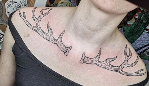 Antler Neck Tattoo, Antler Collar Bone Tattoo, Hannibal Visuals, Antler Tattoos, Supernatural Oc, Antler Tattoo, Bone Tattoo, Nbc Hannibal, Dream Aesthetic