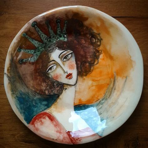 Under Glaze Ceramics, Under Glaze Painting Ceramics, Under Glaze Painting, Glaze Painting, Ceramic Plates Art, Painted Ceramic Plates, Clay Plates, Ceramic Glazes, Handmade Tableware