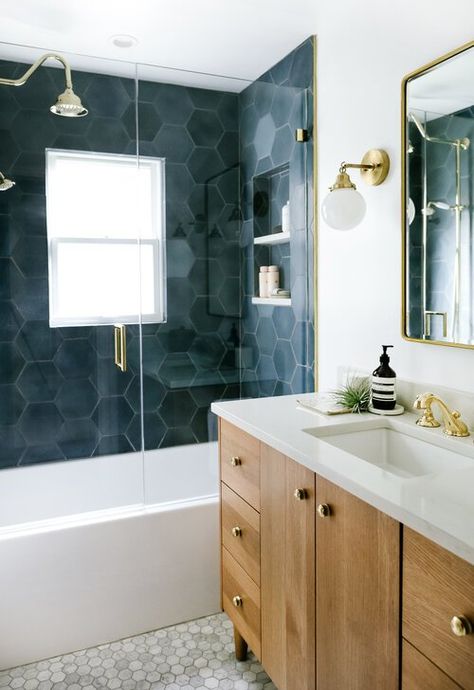 Gorgeous Bathroom Tile, Hexagon Tile Bathroom, Beautiful Tile Bathroom, Makeover Kamar Mandi, Blue Bathroom Tile, Subway Tiles Bathroom, Deco Bathroom, Bathroom Tile Designs, Boys Bathroom