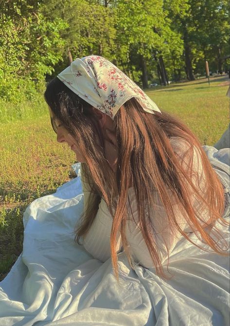 Coquette picnic outfit bandana picture ideas hairstyles Cottage Core Hairstyles, Cottage Core Hair, Cottagecore Hairstyles, Outfit Bandana, Coquette Picnic, Cottagecore Hair, Cottage Core Outfit, Ideas Picnic, Picnic Outfit