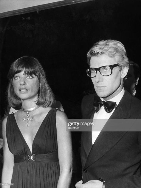 News Photo : French fashion designer Yves Saint Laurent with... Mary Russell, Vintage Ysl, Marlene Dietrich, French Fashion Designers, Rive Gauche, Sonia Rykiel, French Fashion, Fashion History, Mid Calf