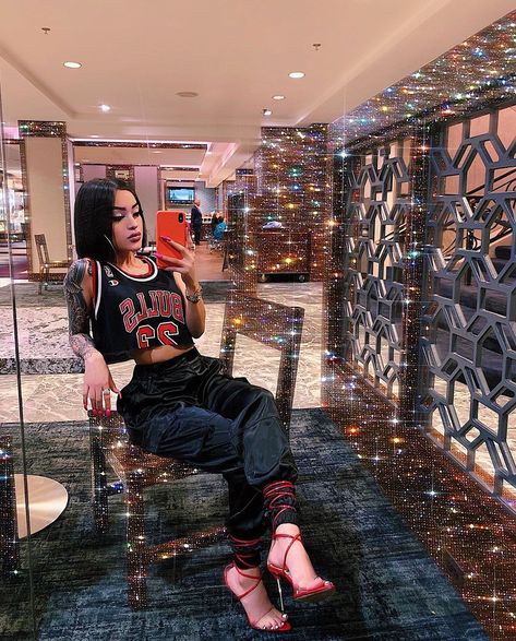 @jaszycortez | @thelornamorris has bomb pins! 🤍 Yg Concert Outfit, Hosting Outfits, Jasmine Cortez, Ragazza Gangsta, Mode Kylie Jenner, Mode Hipster, Dope Fits, Patterns Wallpaper, Photoshoot Idea