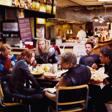 The shwarma scene = PRICELESS Kino Box, I Love Cinema, Bruce Banner, Clint Barton, Ms Marvel, Group Of People, Marvel 3, Jeremy Renner, Avengers Movies