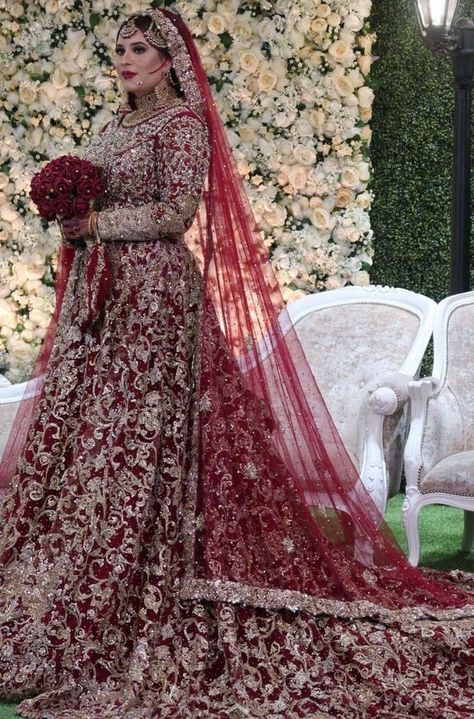 A-line dresses: These dresses have a fitted bodice that flares out to the ground in the shape of an "A." They're a classic and timeless choice for brides. Ballgowns: These dresses have a fitted bodice and a full, voluminous skirt that's perfect for a fairy tale wedding. Red And Gold Wedding, शादी की तस्वीरें, Pakistani Bridal Lehenga, Nikah Dress, Red Bridal Dress, Latest Bridal Lehenga, Desi Wedding Dresses, Asian Bridal Dresses, Asian Wedding Dress