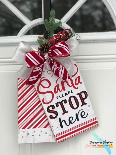 Diy Door Decorations, Christmas Door Decoration Ideas, Christmas Door Decorating, Christmas Door Decoration, Diy Santa, Christmas Craft Fair, Door Signs Diy, Door Decorating, Door Tags