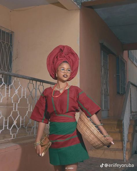 Oleku ~ Gele ~ Yoruba Fashion ~ Asooke fabrics ~ Yoruba Women Yoruba Fashion, Native Outfits, Yoruba Bride, Creative Photoshoot Ideas, Naija Fashion, Aso Oke, Nigerian Wedding, Body Skin Care Routine, African Culture