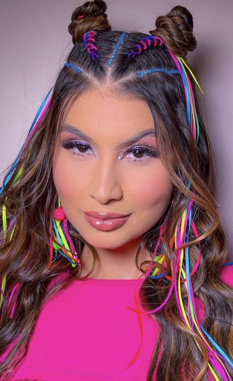 Neon Party Outfits, Carnival Hairstyles, Disco Makeup, Rave Hair, Festival Hair, Neon Party, Bandana Hairstyles, Happy Hair, Party Hairstyles