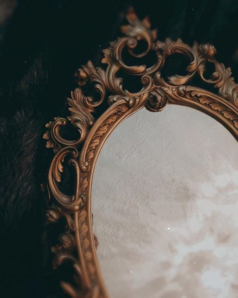 Old Hollywood Mirror, Old Gold Aesthetic, Antique Mirror Aesthetic, Gold Vintage Mirror Aesthetic, Old Mirror Aesthetic, Regency Era Decor, Mirror Wall Aesthetic, Ornate Minimalism, Gold Frame Aesthetic