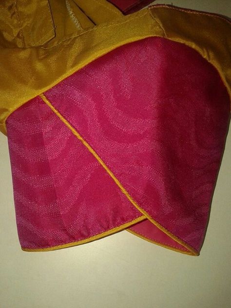 Blouse Short Hands Blouse Designs, Border Blouse Designs Latest, Simple Saree Blouse Designs, Basic Blouse Designs, Plain Blouse Designs, Casual Blouse Designs, Lace Blouse Design, Patch Work Blouse Designs, Boat Neck Blouse Design