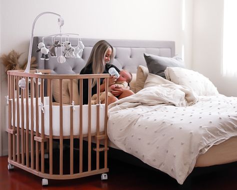 Baby co-sleepers like the babybay fit flush against your bed so baby is close by but also gives your newborn a safe space to comfortably sleep. Bedside co-sleepers also give you benefits like bonding between you and baby, support baby’s body and mind development and better rest for the whole family without any safety concerns. Everyone wins with safe co-sleeping! https://www.babybay.us/how-to-co-sleep-with-your-newborn-baby/ #cosleeping #bedsidesleeper #cosleeper #baby #babybayusa Cosleeping Bedroom, Babybay Bedside Crib, Bedside Co Sleeper, Co Sleeper Crib, Safe Co Sleeping, Baby Co Sleeper, Bedside Sleeper, Bedside Crib, Co Sleeper