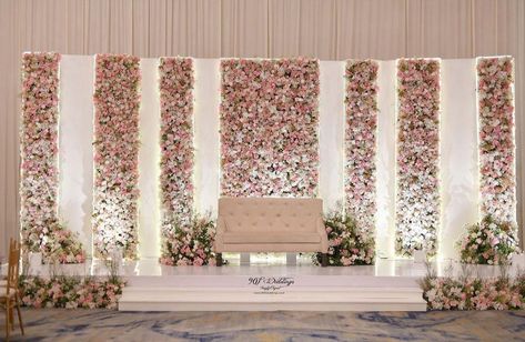 Wedding Backstage Decoration, Wedding Throne Designs, Setty Backs For Weddings, Wedding Reception Stage Backdrop, Pastel Engagement Decor, Settee Back Wedding Decoration, Wedding Throne Decoration, Wedding Stage Design Indian, Wedding Stage Design Backdrop Ideas