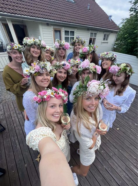 Aesthetic Floral Outfits, Flower Crown Sweet 16, Backyard Dinner Birthday Party, Mid Summers Party, Flower Crowns Aesthetics, Midsummer Theme Party, Midsommar Birthday Party, Sixteenth Birthday Ideas Party Themes, Midsummer Birthday Party