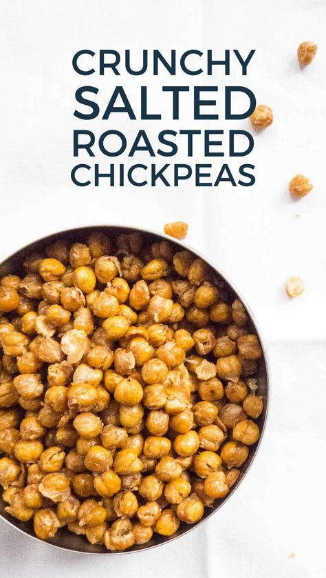 Crunchy Salted Roasted Chickpeas will be the healthy answer to your salt cravings! Great as a snack or as “crouton” topper to a salad or soup, their salty crunch is a delight! Roasted Chickpeas Recipe, Virgin Diet, Fingerfood Baby, Chickpea Recipes Roasted, Low Carb Cupcakes, Snacks Sweet, Chickpeas Recipe, Crunchy Chickpeas, Snack Prep