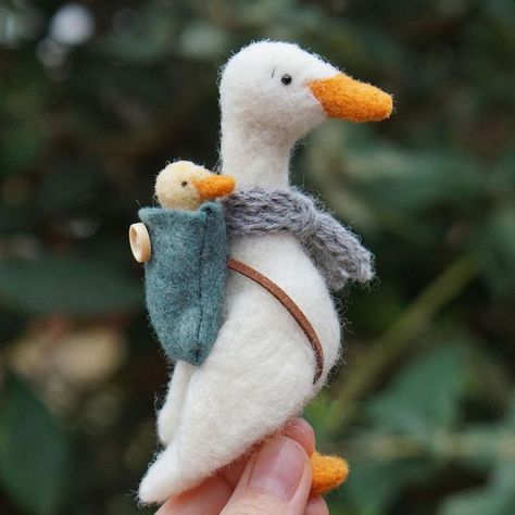 Felt Animals Christmas, Needle Felted Woodland Animals, Needle Felted Goose, Needle Felted Duck, Felting Christmas, Needle Felting Ideas, Needle Felting Animals, Needle Felt Animals, Wool Felting Animals