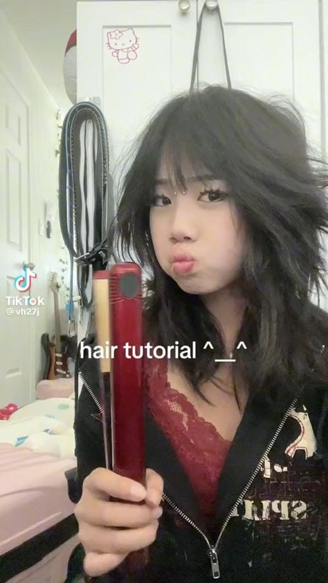 😀 😃 😁 🥰 Hair Tutorials For Long Hair, Wolf Hairstyle, Aesthetic Wolf, Pokemon Cupcakes, Haircut Straight Hair, Bangs Ideas, Haircut Wavy, Short Grunge Hair, Flot Makeup