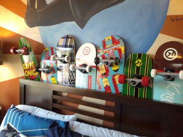 Skateboard headboard. Love it! Skateboard Headboard, Skateboard Artwork, Eclectic Kids Room, Chalkboard Walls, Chalkboard Wall Bedroom, Skateboard Ideas, Minimalist Kids Room, Wooden Rocking Chair, Minimalist Kids