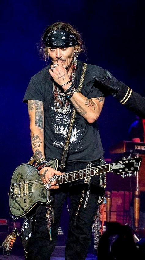 How To Dress Like Johnny Depp, Rock Boy Aesthetic, Rocker Outfit Men, Johnny Depp Outfits, Johnny Depp Beard, Johnny Depp Fashion, Johnny Depp Band, Biker Outfit Men, Bikers Outfit