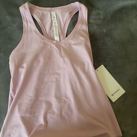 Lululemon Is A Very Popular Sports And Exercise Brand. They Love To Make Stretchy And Comfortable Clothing Such As The Shirt That Is Listed. Lululemon Poshmark, Lulu Clothes, Lululemon Clothes, Cheap Lululemon, Cute Fits For School, Lululemon Outfit, Anna Claire, Lululemon Shirts, Tennis Aesthetic