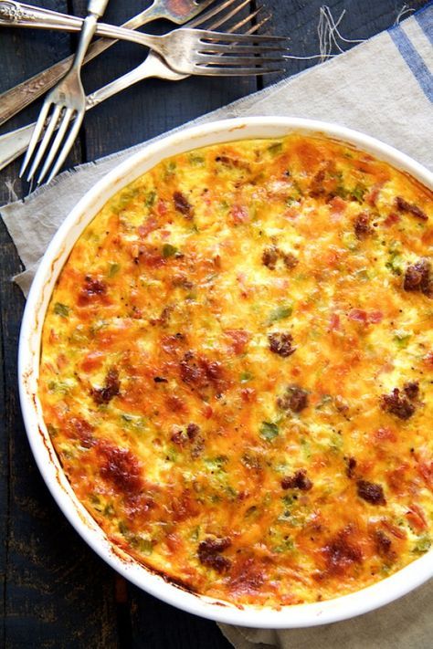 Crustless Country Quiche Quiche With Sausage, Tarts Savory, Quiche Crustless, Quiche Breakfast, Filet Mignon Chorizo, Sausage Quiche, Pies Recipes, Savory Pies, Bacon Sausage