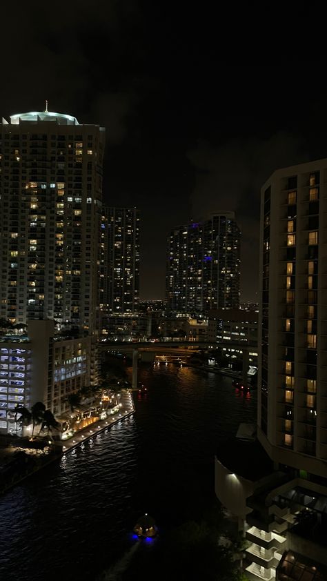 Miami At Night, Miami Nightlife, Brickell Miami, New York City Night, Miami Skyline, Miami Night, Miami City, Beach Sunset Wallpaper, Dubai Aesthetic