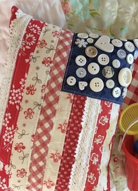 Srappy Fabrics and Vintage Buttons Rustic English Cottage, Country Cottage Living, Patriotic Pillow, Americana Crafts, 4th July Crafts, Fourth Of July Decor, Patriotic Quilts, Patriotic Crafts, 4th Of July Decorations