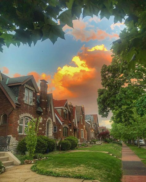 St. Louis Hills on Instagram: “Pretty Saturday night skies in #stlouishills ⛅️ . . . . . #stlouishills #friendsoffrancispark #southcity #stlouis #stl #stlouismo…” Meet Me In St Louis Aesthetic, Saint Louis Aesthetic, Washu St Louis Aesthetic, St. Louis, St Louis Aesthetic, Midwest Summer, Aesthetic 2024, Ocean City Maryland, Wisconsin Dells